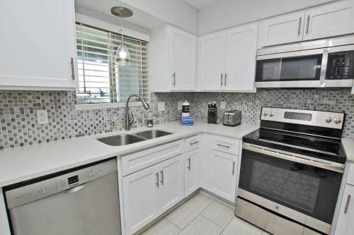 Summerhouse West By Youngs Suncoast