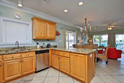 On Golden Pond 8a West By Youngs Suncoast