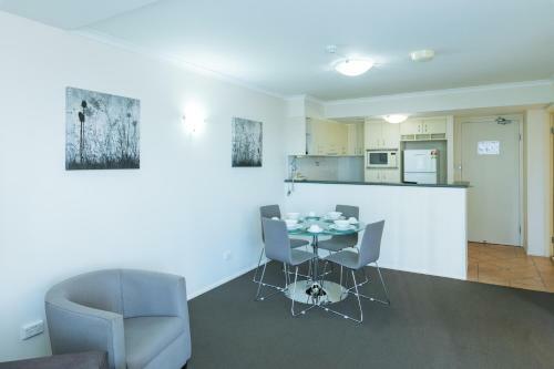 Airtrip Apartments On Edmondstone Street