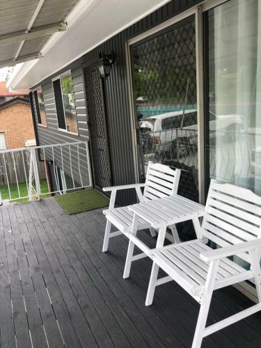 3 Bedroom Unit Upstairs- In A Hi-set Home