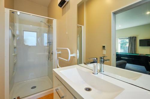South Bay Getaway - Kaikoura Holiday Home