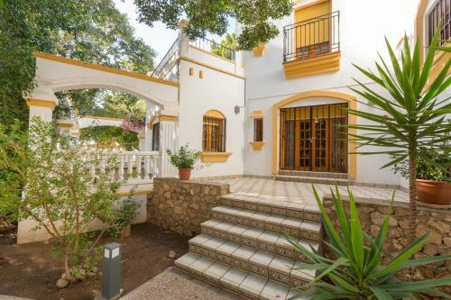 Villa Con Piscina En N�jar