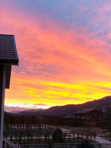 Hotel Cottage Chalet And Tours