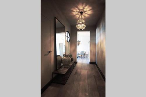 Luxurious Apartment Near Park (Incl. Garage)