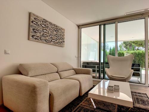 Acacia Golf Apartment @ Las Colinas Golf