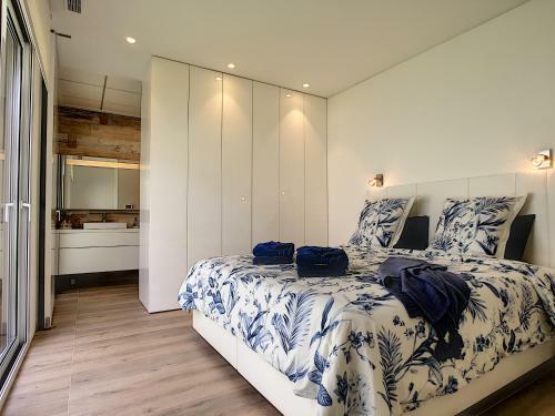 Acacia Golf Apartment @ Las Colinas Golf