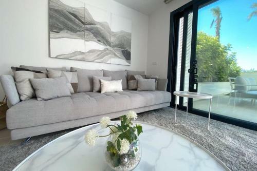 Hinojotwentyone - Luxury Las Colinas Two Bed Apartment