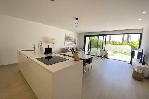 Hinojotwentyone - Luxury Las Colinas Two Bed Apartment
