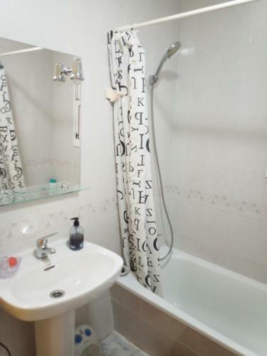 Chalet En Urbanizaci�n Privada Con Piscina