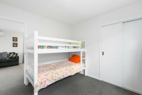 Karitane Beach Retreat - Karitane Holiday Home