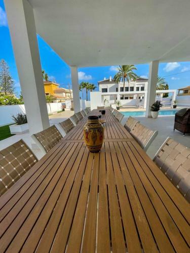 Luxury Seaside Villa With Private Pool In Cabo Roig