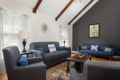 Forest Hills Fresh-centrally Located, Pets, Wifi
