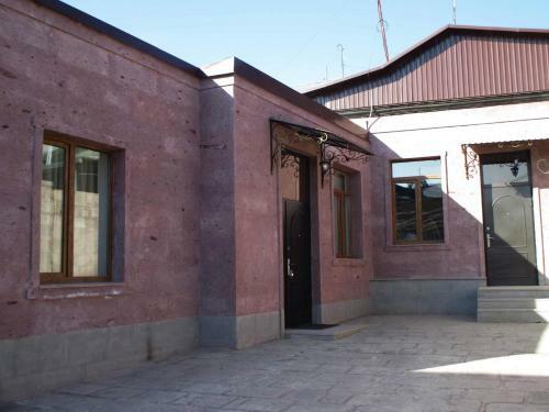 Vari Tun Family Guest House