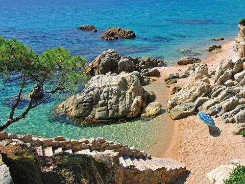 Modern Apartment In Palam�s Near Beach