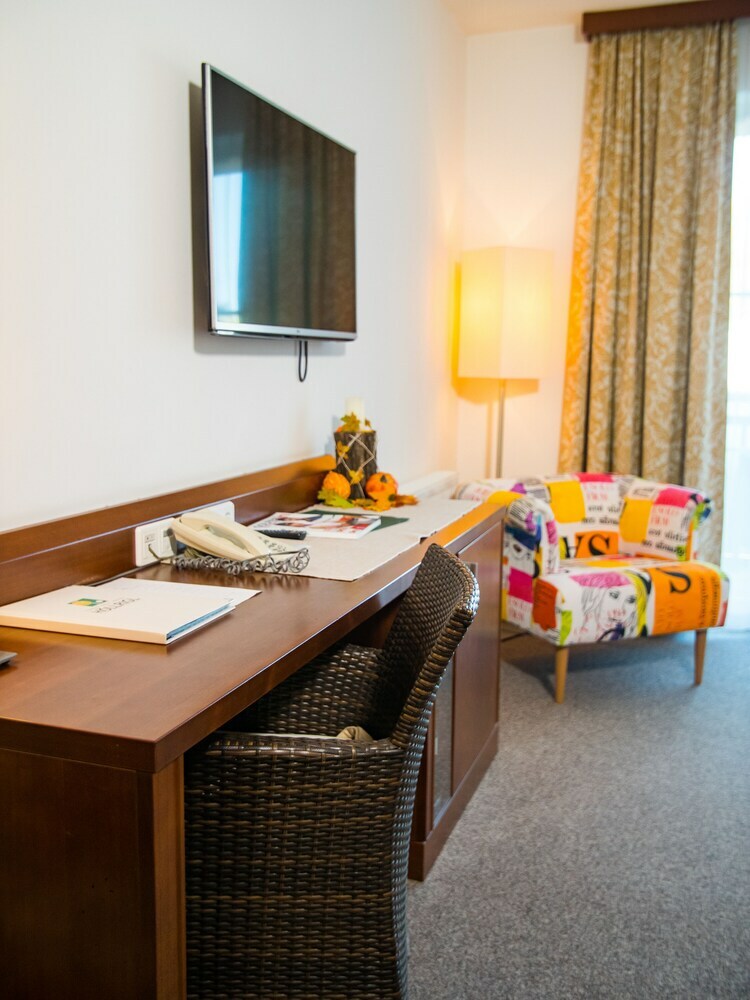 Tennis Golf Hotel H�llrigl