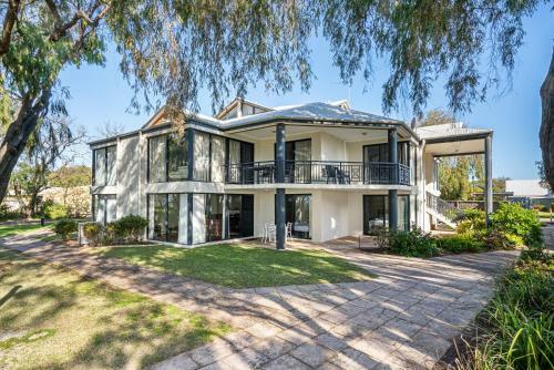 Apartamento 98 Steps To The Beach - Unit 9 At Cape View Resort