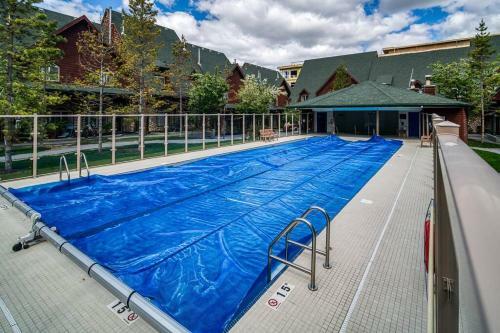 Delightful Chalet 2bd 2ba Pool Hot Tub Bbq Private Entry Park Pass