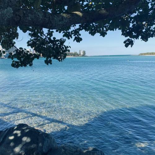Apartamento Ally?s Golden Beach Retreat!