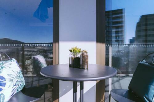 Capitol Executive Apartment On London Circuit