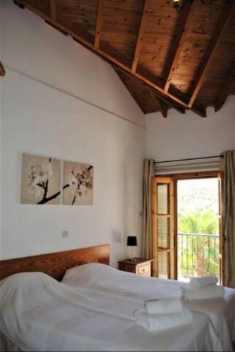 Unique Stonehouse Traditional Villa In Ayia Anna