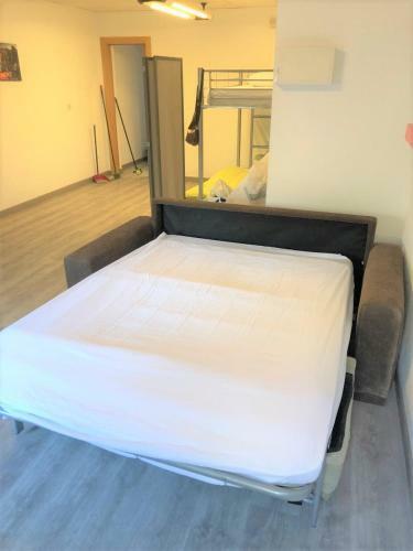 Cheap & Equipped Apartament Nearly Center