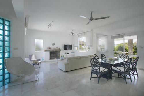 Villa In Ayia Napa With A Pool!