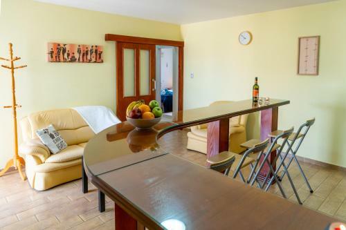 Gold Feathers Apartment