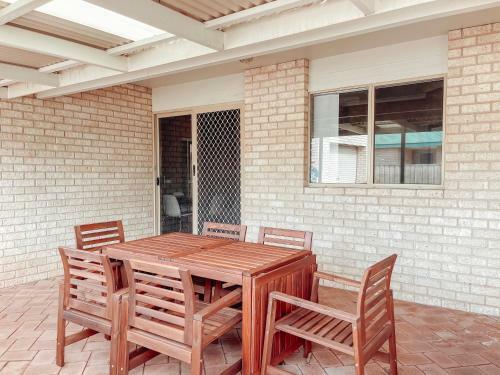 Carnarvon 3br & 2ba Holiday House