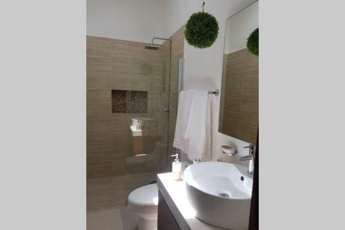 Gorgeous Villa W/ Private Pool Near The Beach