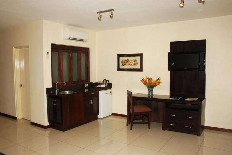 Tanoa Waterfront Hotel