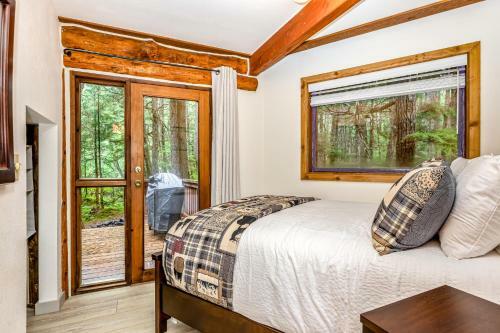 Cozy Tree & Ski House