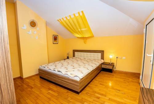 Apartamento Spacious & Sunny Maisonette W/ Terrace Near Centre