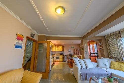 Buda High Steps Sunny Apartment - 5min To Beach