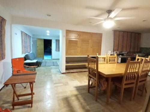 Cute Refurbished Beachfront House, Private Paradise For A Couple