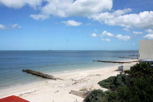 Cute Refurbished Beachfront House, Private Paradise For A Couple