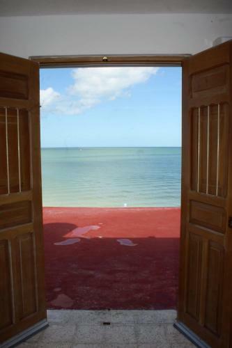 Cute Refurbished Beachfront House, Private Paradise For A Couple