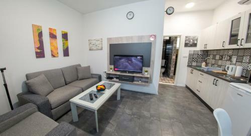 Cozy Apartment In Old Town - With Parking
