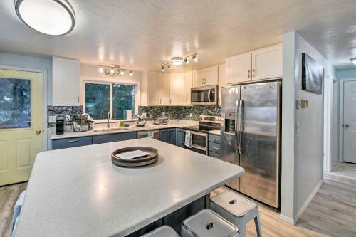 Inviting Juneau Home - Walk To Glacier Trails