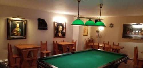 Hostal Penzion Ratm�r�k A Vin�rna U Raka
