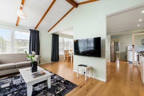Fenton Retreat - Rotorua Holiday Home