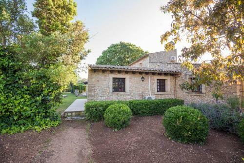Cuixach - Stone Mallorcan Villa In Pollensa
