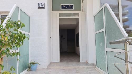 The Hill Sea View Apartment