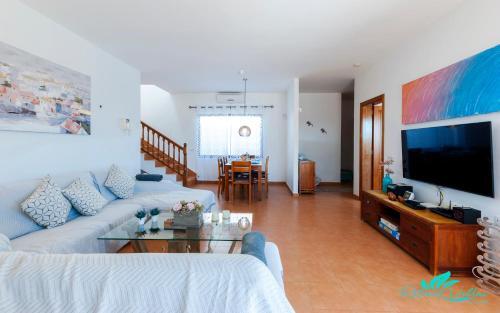 Remarkable 3-bed Villa In Playa Blanca