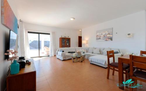 Remarkable 3-bed Villa In Playa Blanca