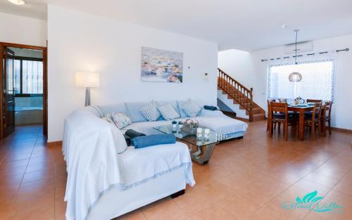 Remarkable 3-bed Villa In Playa Blanca