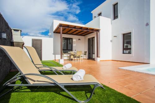 Impeccable 2-bed Villa In Playa Blanca