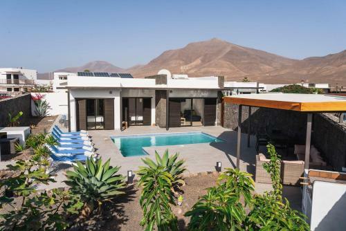 3 Bedroom Villa Pool Short Walk From Papagayo Beach