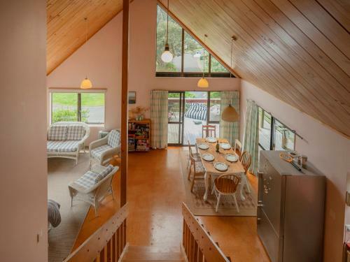 Tui's Grove - Onemana Holiday Home