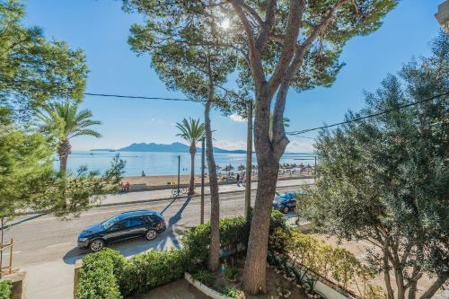 Beachfront Apartment With Sea Views And Free Wifi