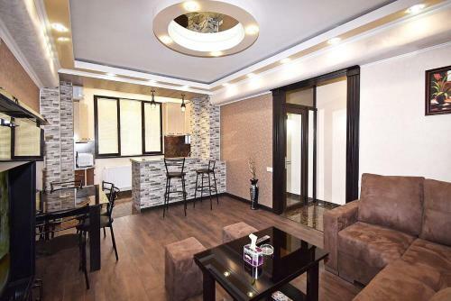 Luxury Apartment In Republic Square